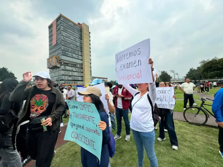 profesores-alumnos-y-aspirantes-universitarios-marchan-para-exigir-transparencia-y-justicia-en-examen-de-admision_ad81f183-4e5f-4109-af77-e915bb0ea51d_media