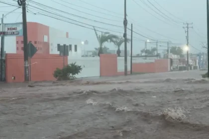 huracan-polo-toca-tierra-en-guaymas-sonora-y-sumerge-la-ciudad_4e9b8602-93fb-4bdc-818a-a38cf837ec76_media